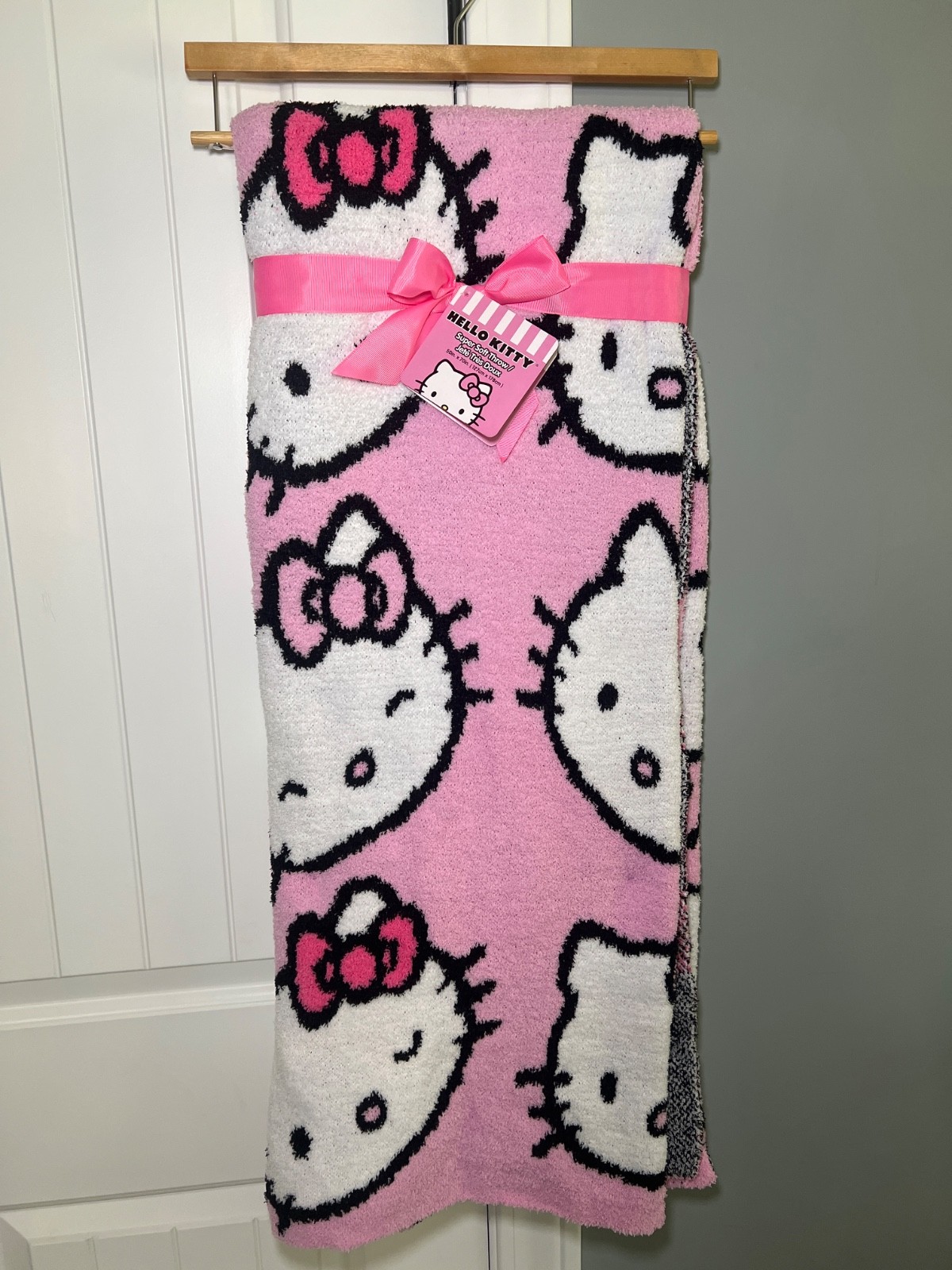 New! Hello Kitty Pretty Faces Knit Throw 50x70 inch PINK Blanket Super Soft NWT