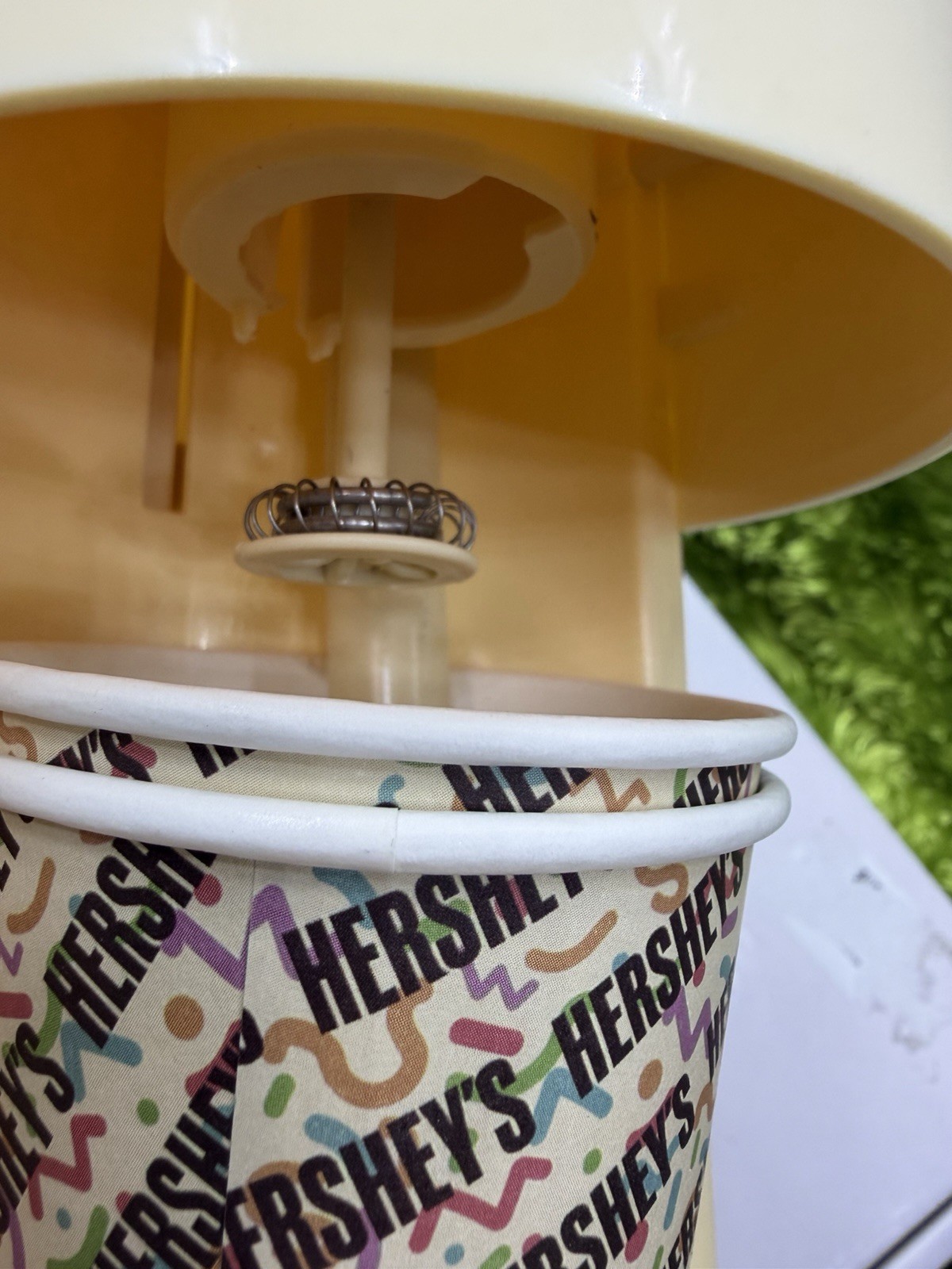 Hershey's Chocolate Drink Maker Includes Machine & 2 Paper Cups New