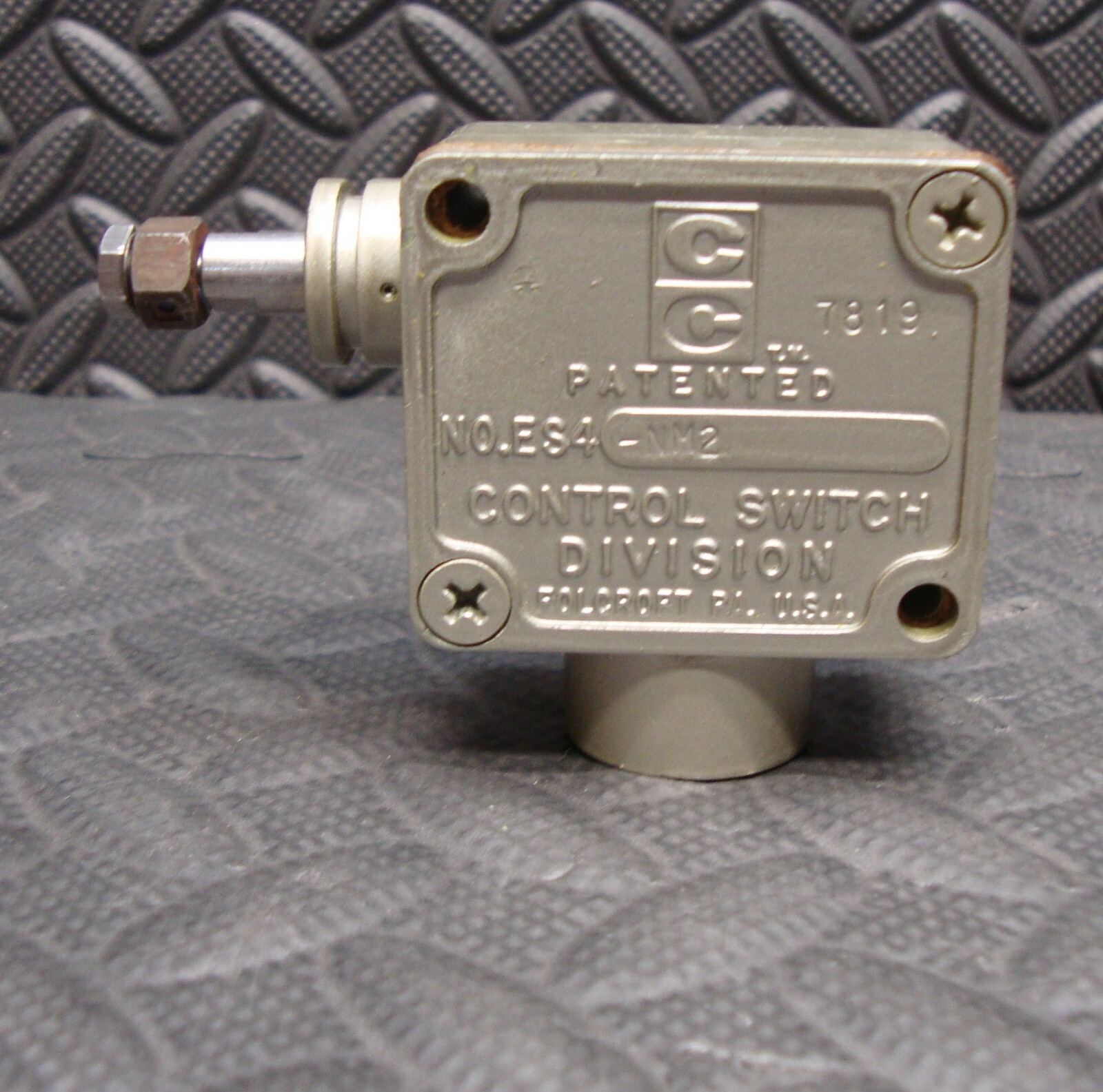 NEW Control Switch ES4-NM2 Limit Plunger Switch