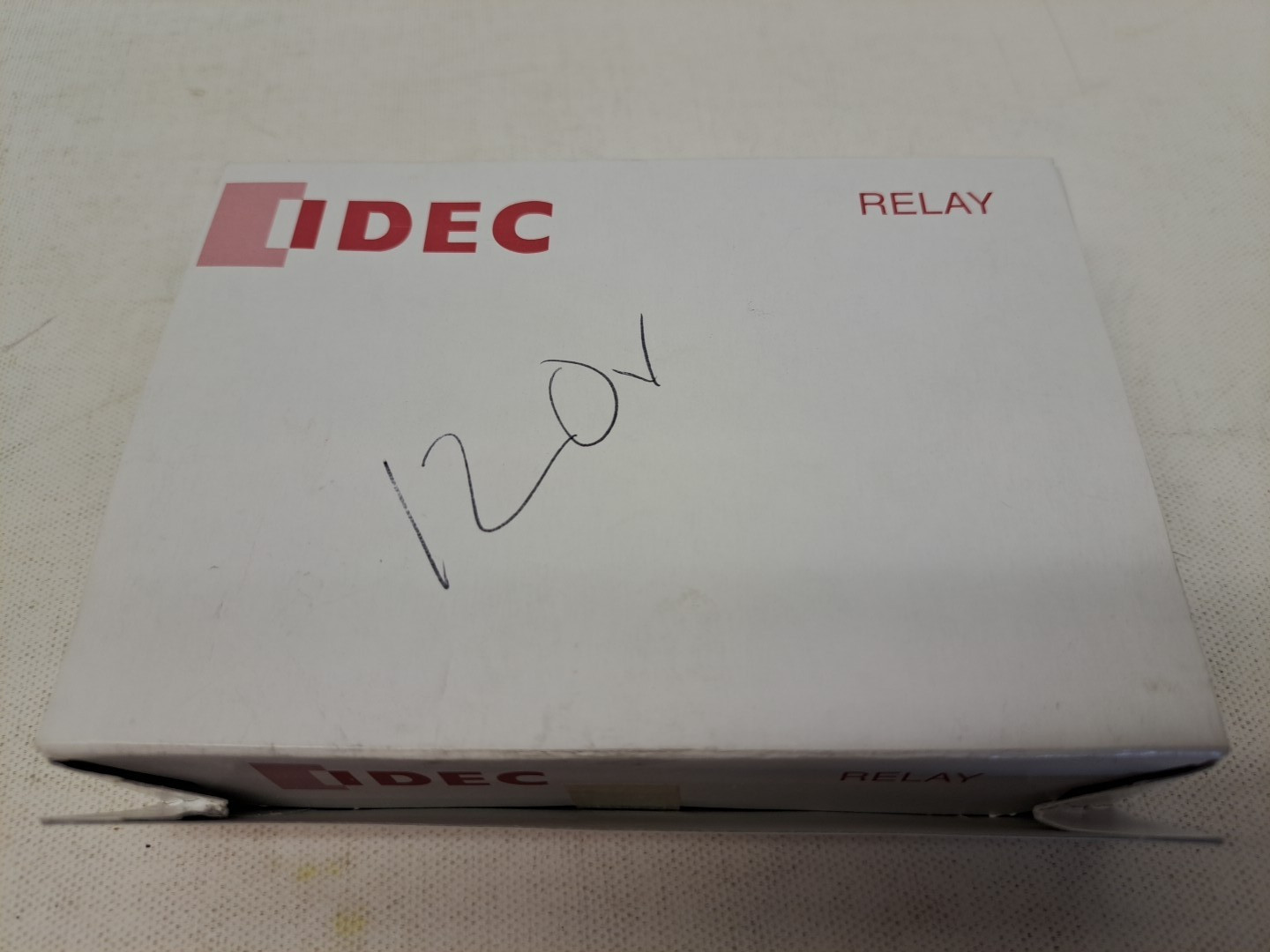 Lot of 5  IDEC RU2S-A110 universal miniature power relay  NEW