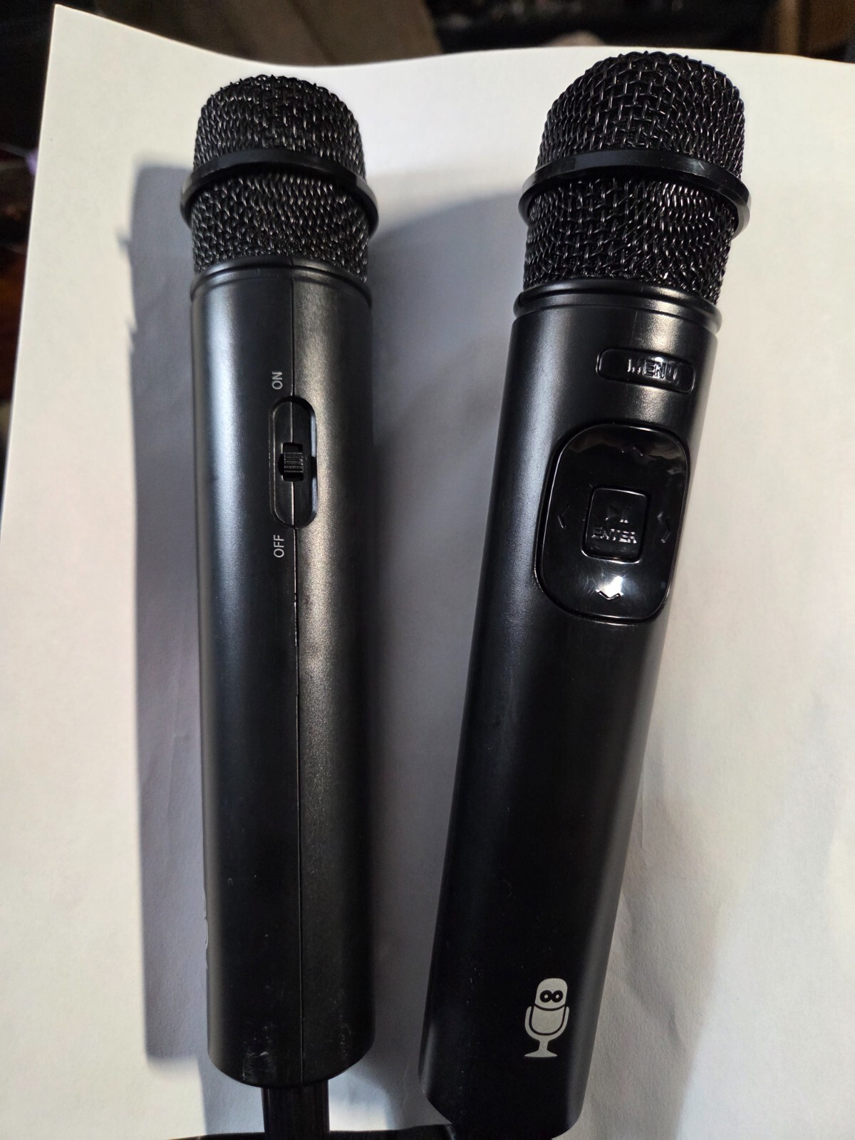 Singing Machine Karaoke Wired Microphone Pair/used/excellent condition/set only