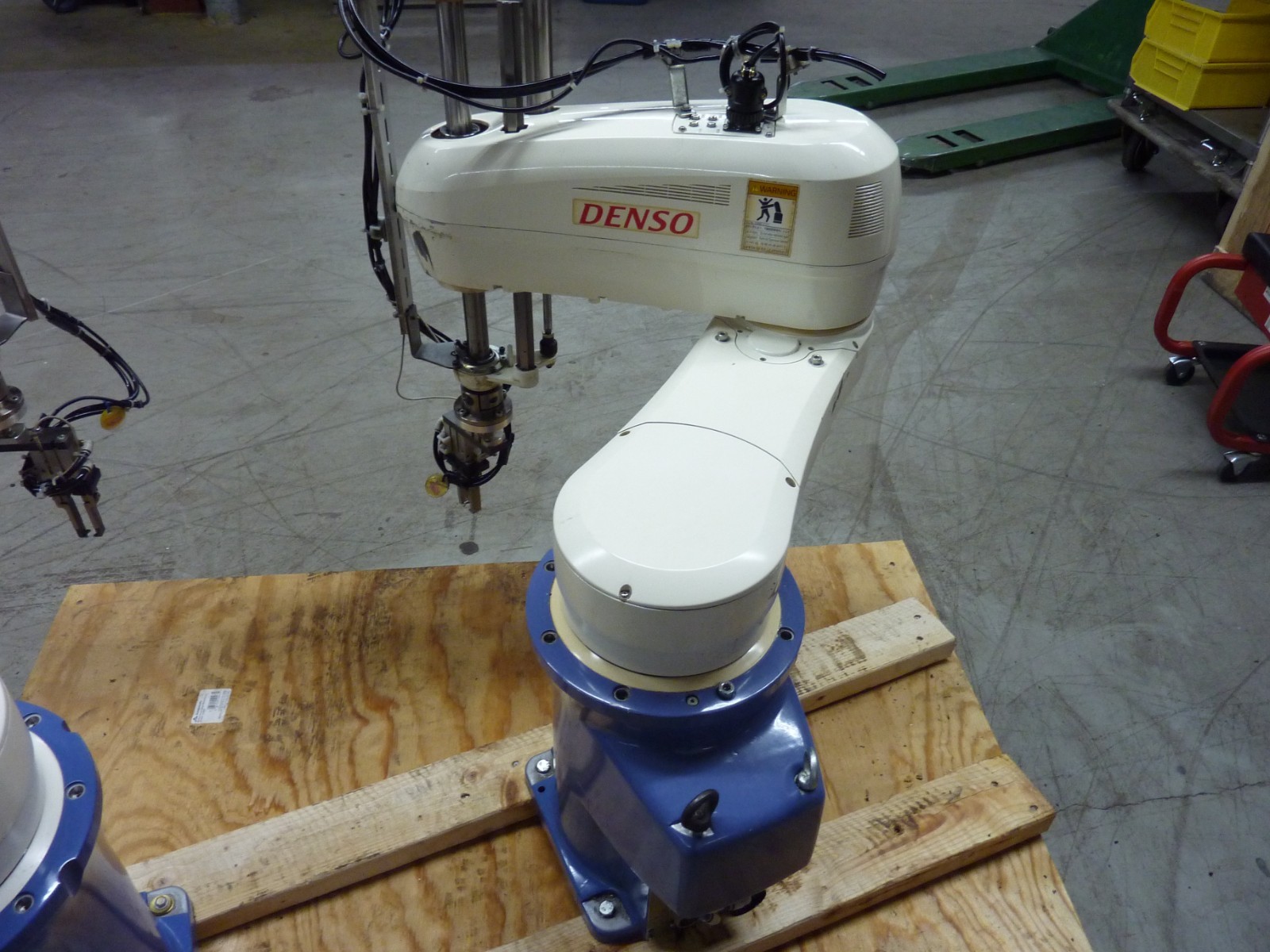 Denso Mod.  HM-40702M Robot Arm 410400-0510 4 Axis 0.59Mpa/86PSI  (31871)