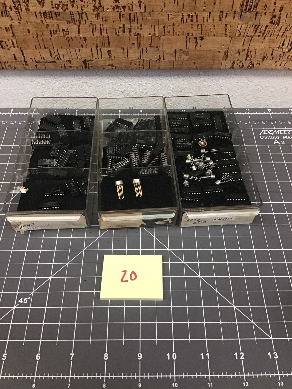 Lot Of Vintage Integrated Circuits Some Gold! New UM Lot # 20