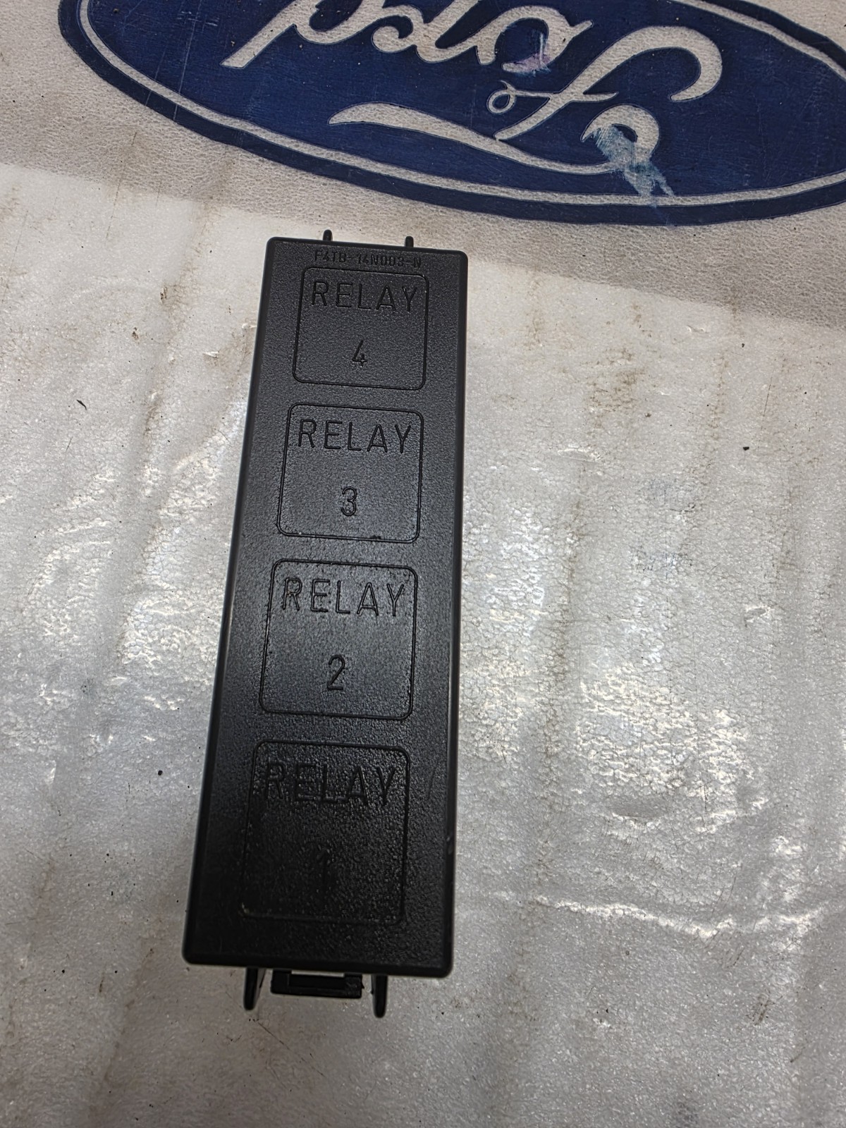 1992 - 1996 Ford Bronco F150 F250 F350 Engine 4 Relay Box Cover Lid OEM OBS USED