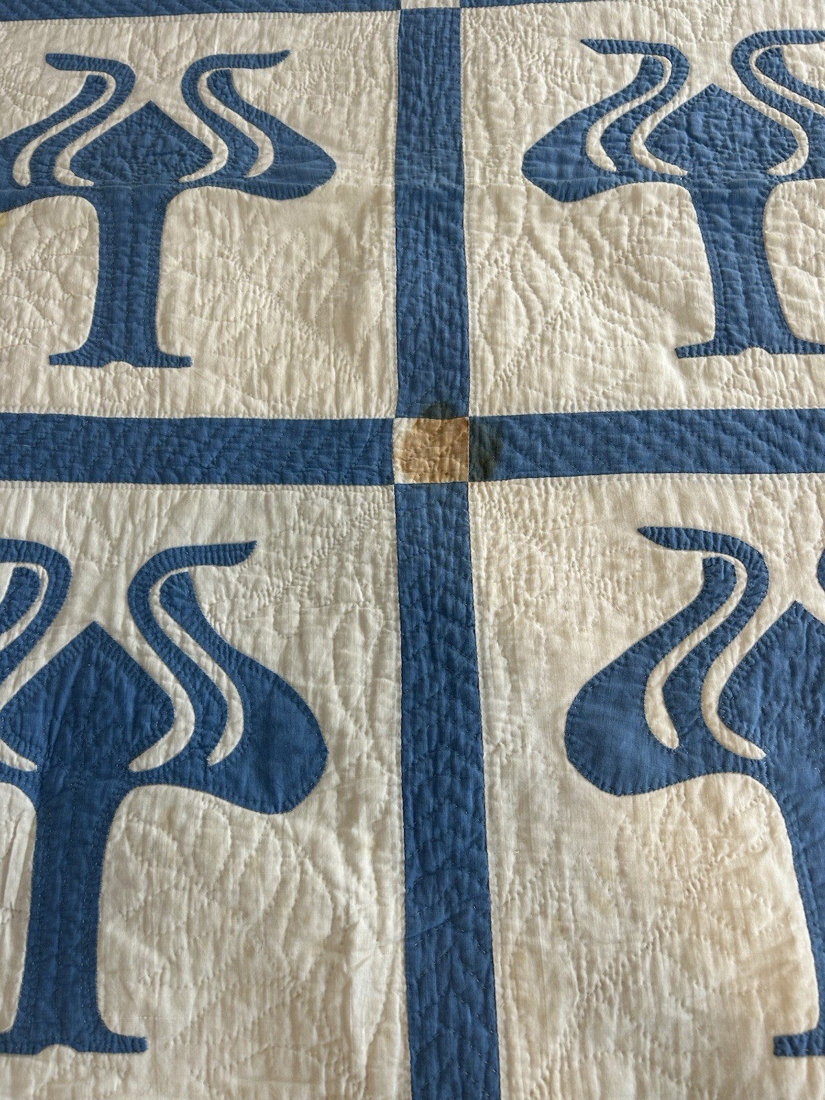 Cotton quilt with blue Hawaiian Breadfruit (Ulu) pattern