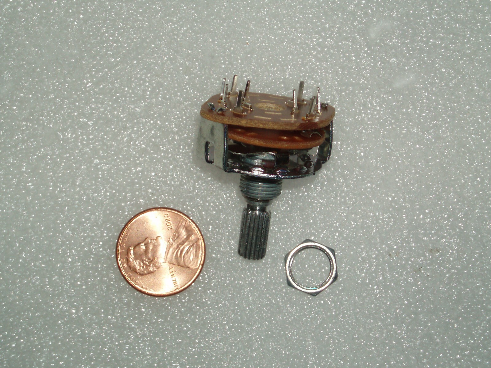 one Rotary Switch 2 Pole 4 Position shaft OD=6mm