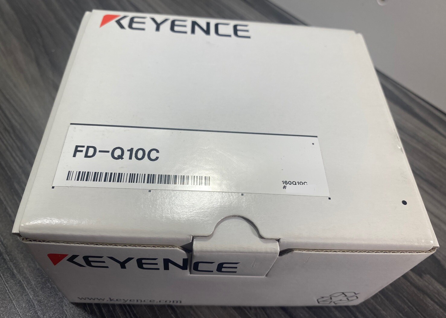 New Keyence FD-Q10C Clamp-on Digital Flow Sensor w/ Sensor Bracket 20-30VDC -USA