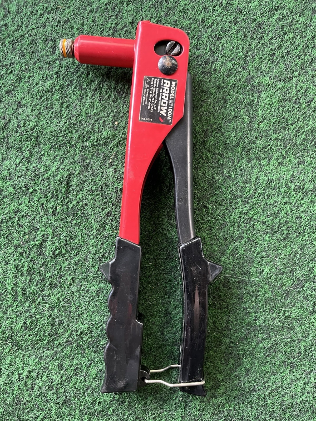 ARROW RT100M ONE HANDED RIVETER RIVET TOOL ONE HAND OPERATION