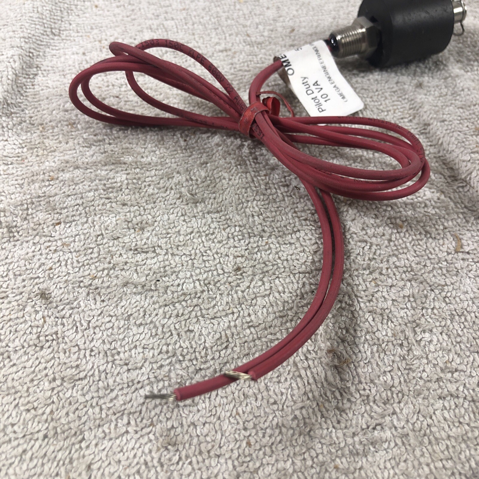 Omega Engineering Vertical Level Switch 50-240 VAC (4509)