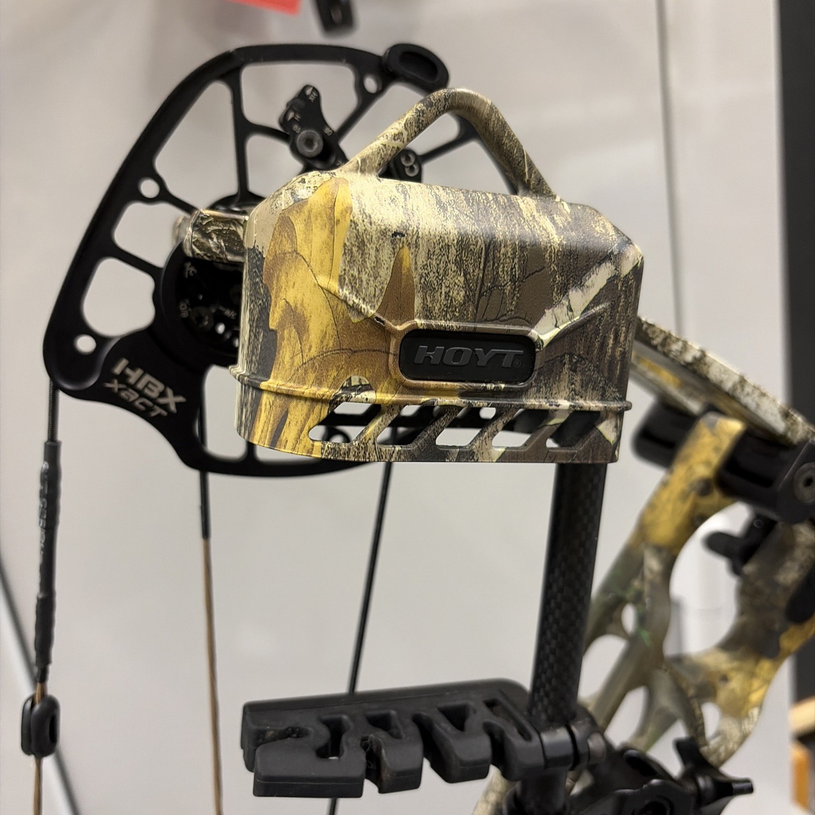 Hoyt Alpha X 30 Camo Compound Bow Package FULLY LOADED