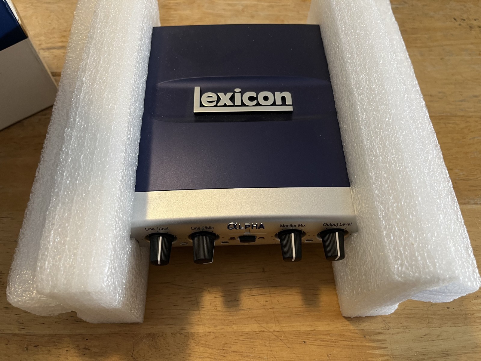 Lexicon Alpha Multi-Channel Desktop Recording Studio No Cords LEXALPHAV C41