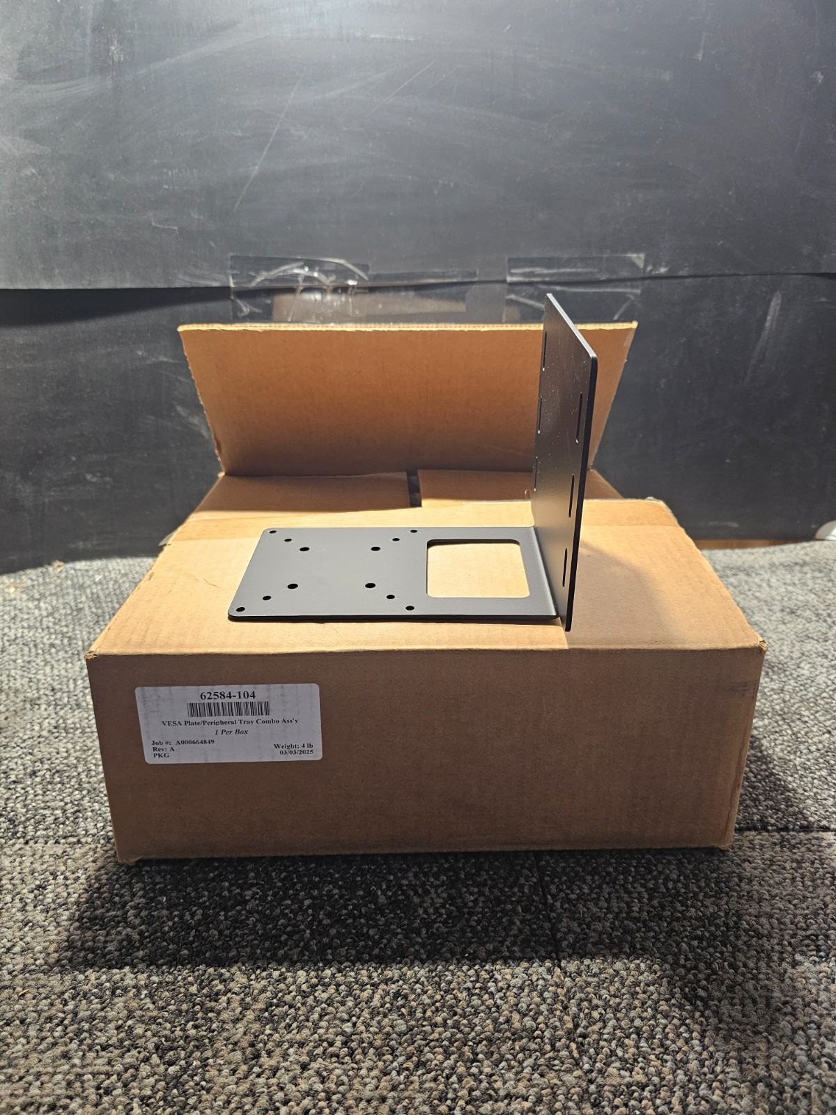 Vesa Plate/Peripheral Tray Combo Assembly 62584-104, Black