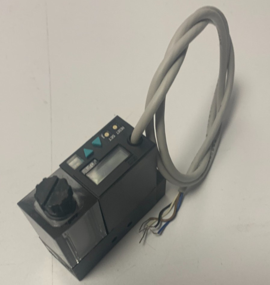 NEW SMC ZSE3-0X-21 Pressure Switch