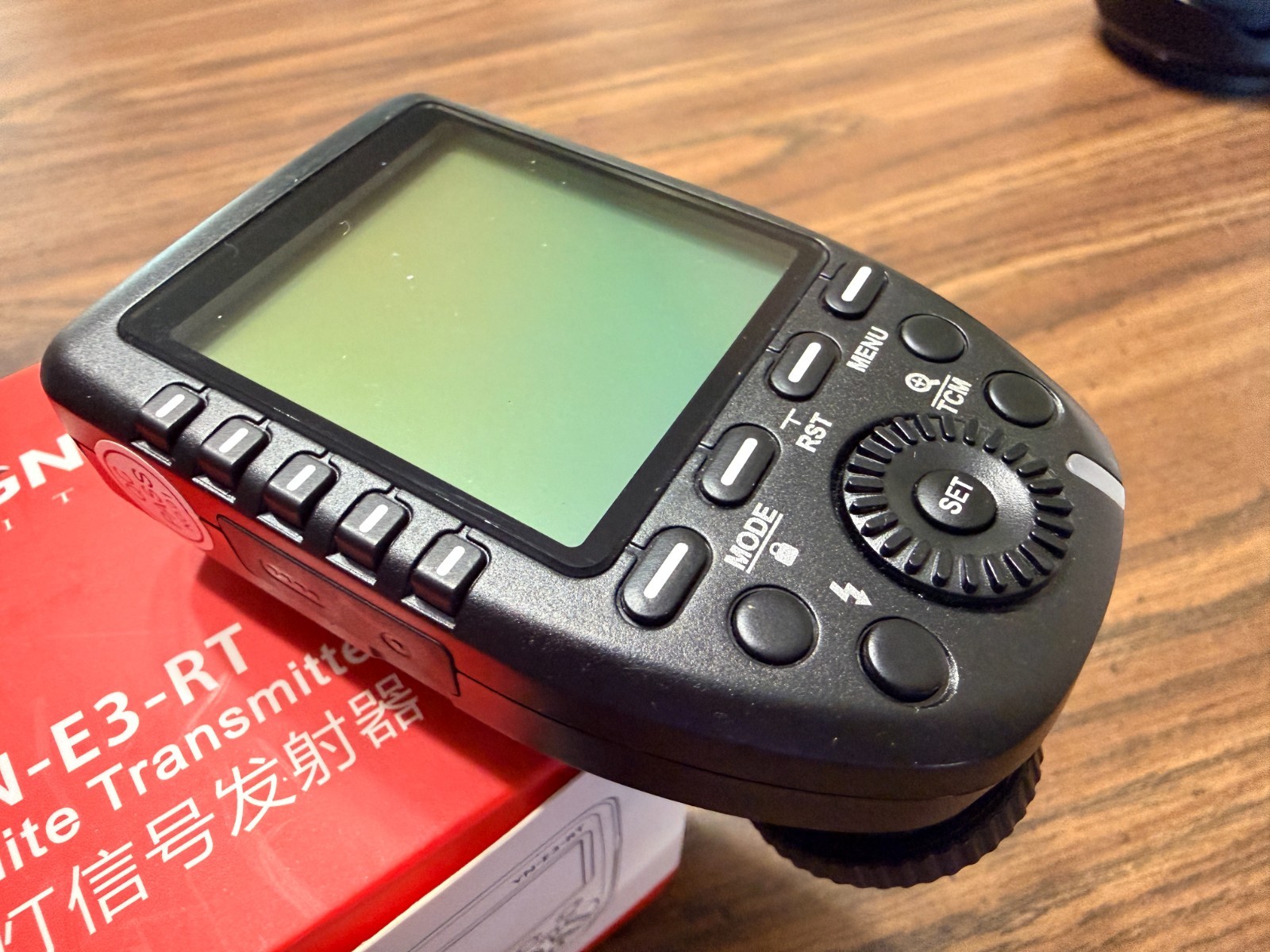Yongnuo YN-E3-RT Speedlite Transmitter (for Canon) Excellent – With Box & Case