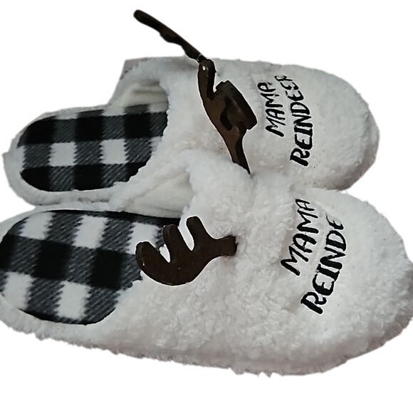 Mama Reindeer Fuzzy Slippers Size 8/9 Large Women's New Holiday Slip On