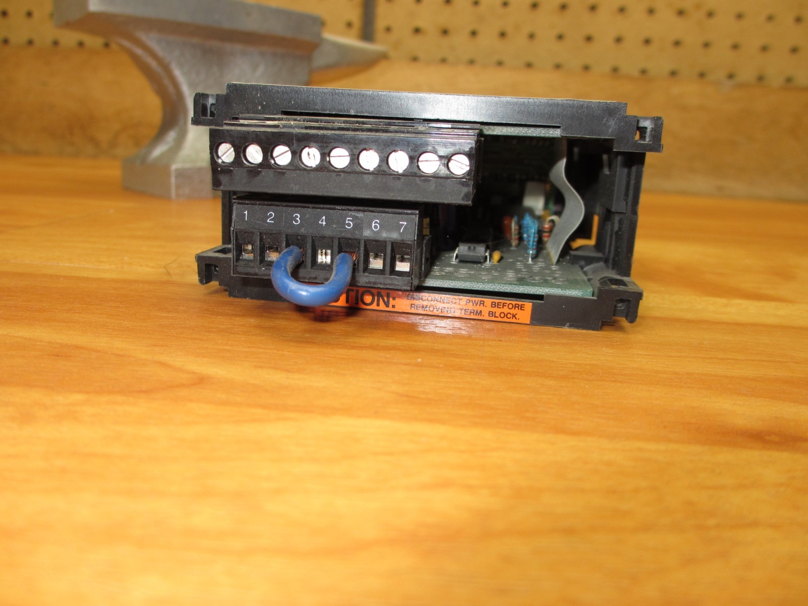 Red Lion Controls IMP20102*USED POWERS UP* Panel Meter