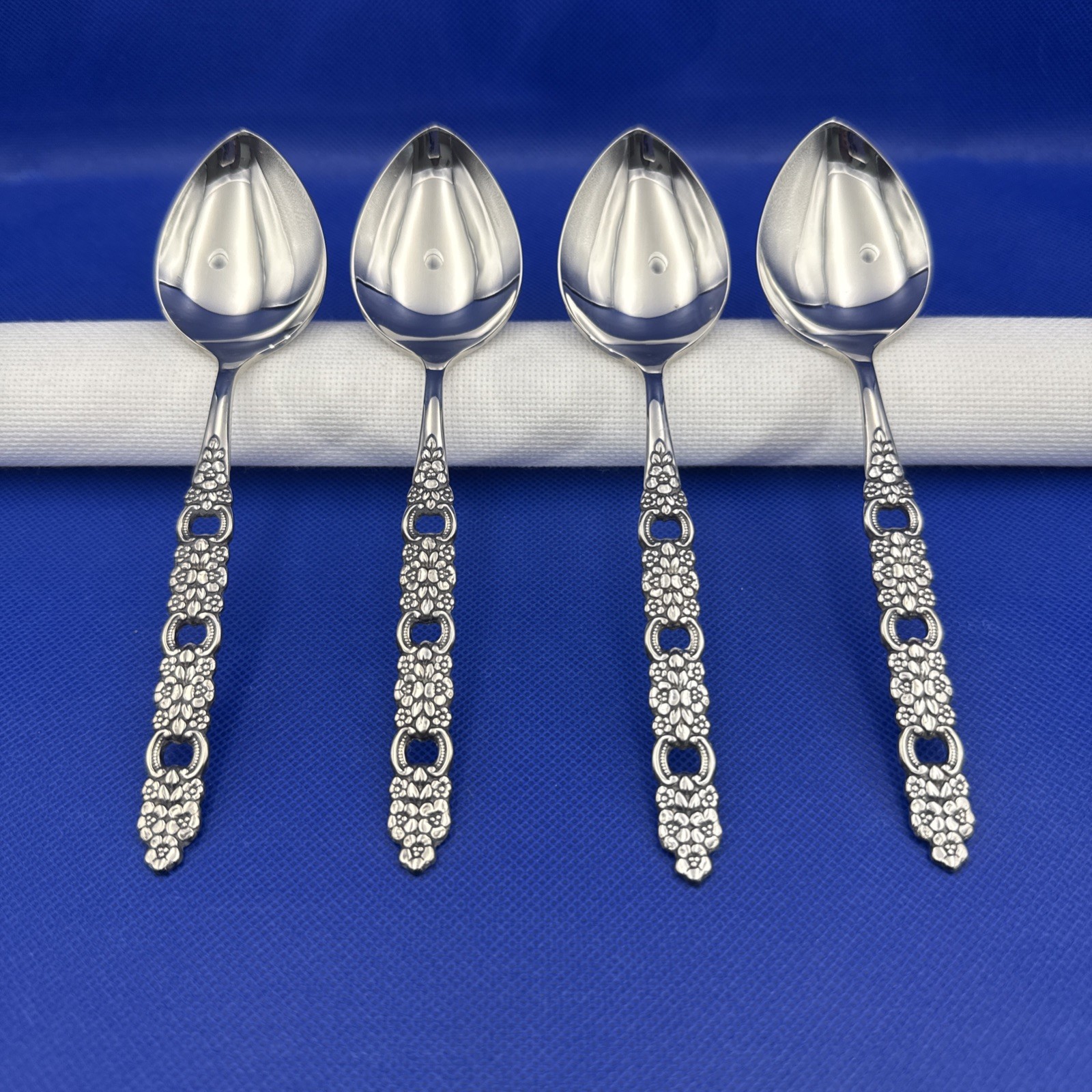 Oneida Community VIOLA VOILA Stainless Soup Spoon Glossy Silverware Flatware S4