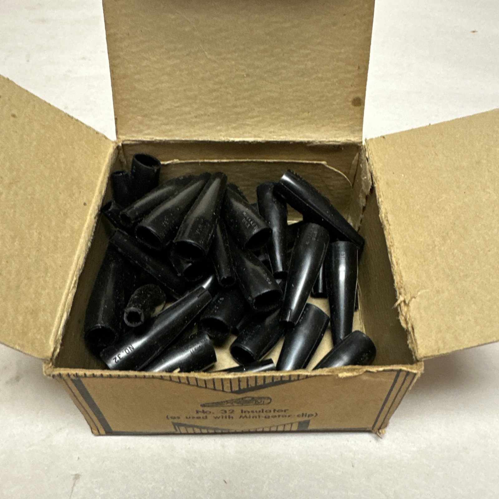 Mueller Electric,#30,Vinyl Insulator Box of 50
