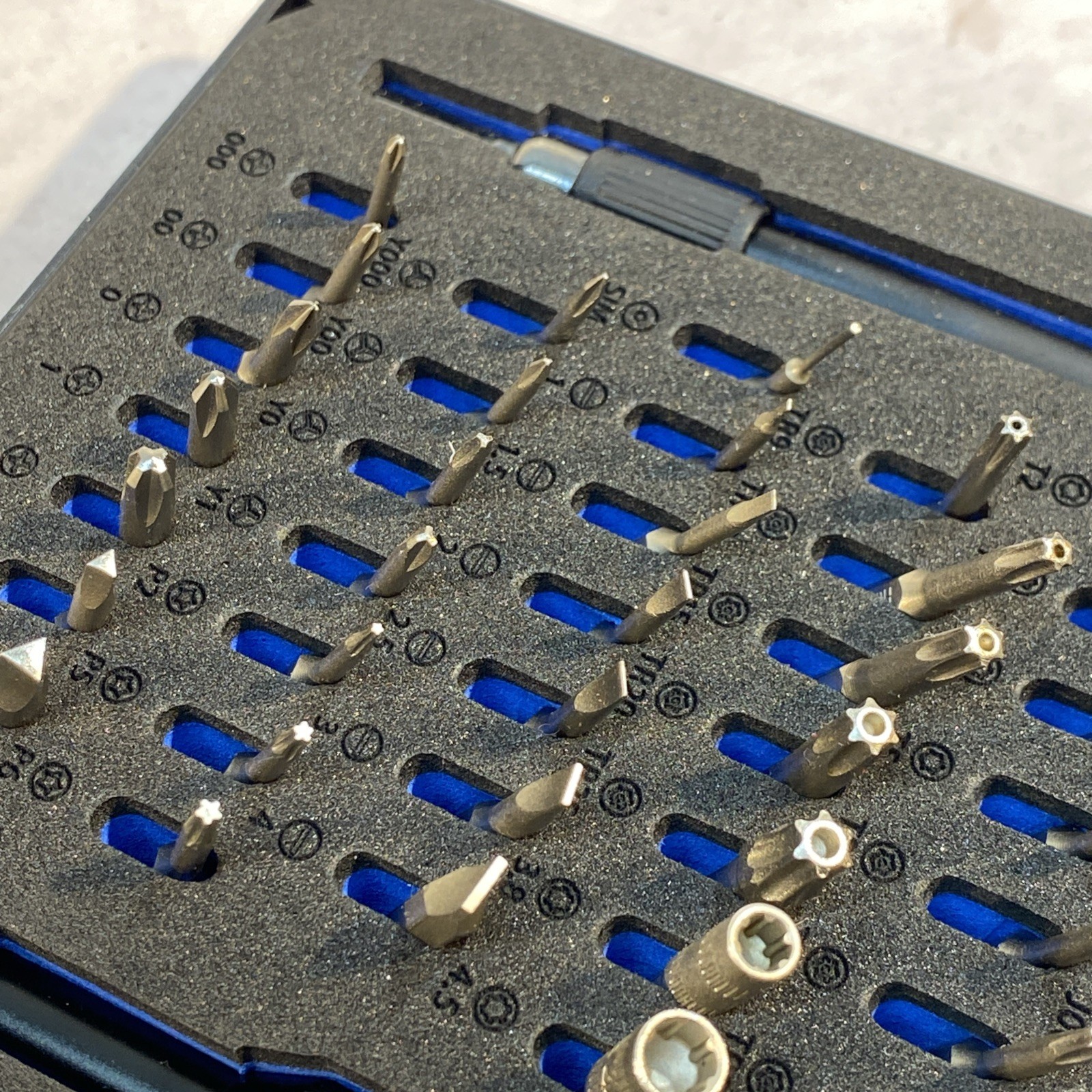 iFixit - Mako Driver Kit - 64 Precision Bits