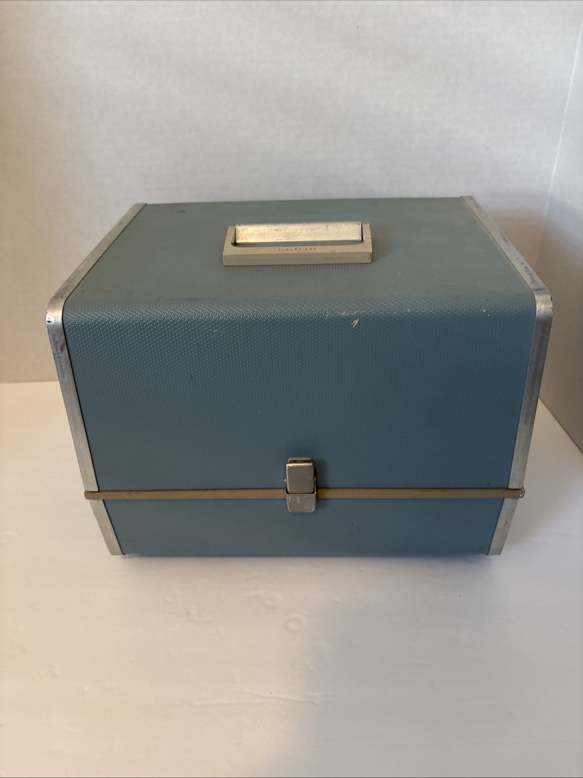 Vintage Argus 300 Model 38 Automatic Slide Projector with Carrying Case