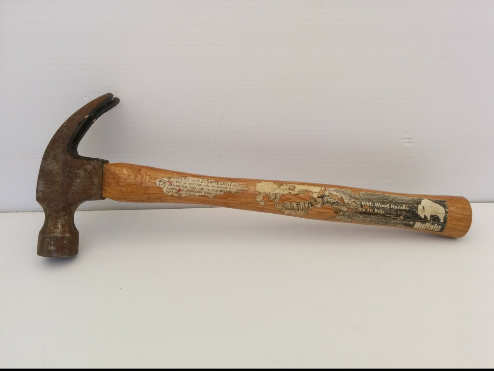 VINTAGE BUFFALO CLAW HAMMER WITH WOODEN HANDLE, 11-1/4" LONG, 10.7oz LIGHTWEIGHT