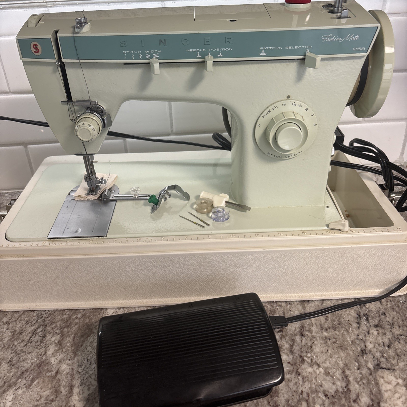 Retro Singer Sewing Machine Fashion Mate 258 W/Case, Accessories, Pedal- Works!