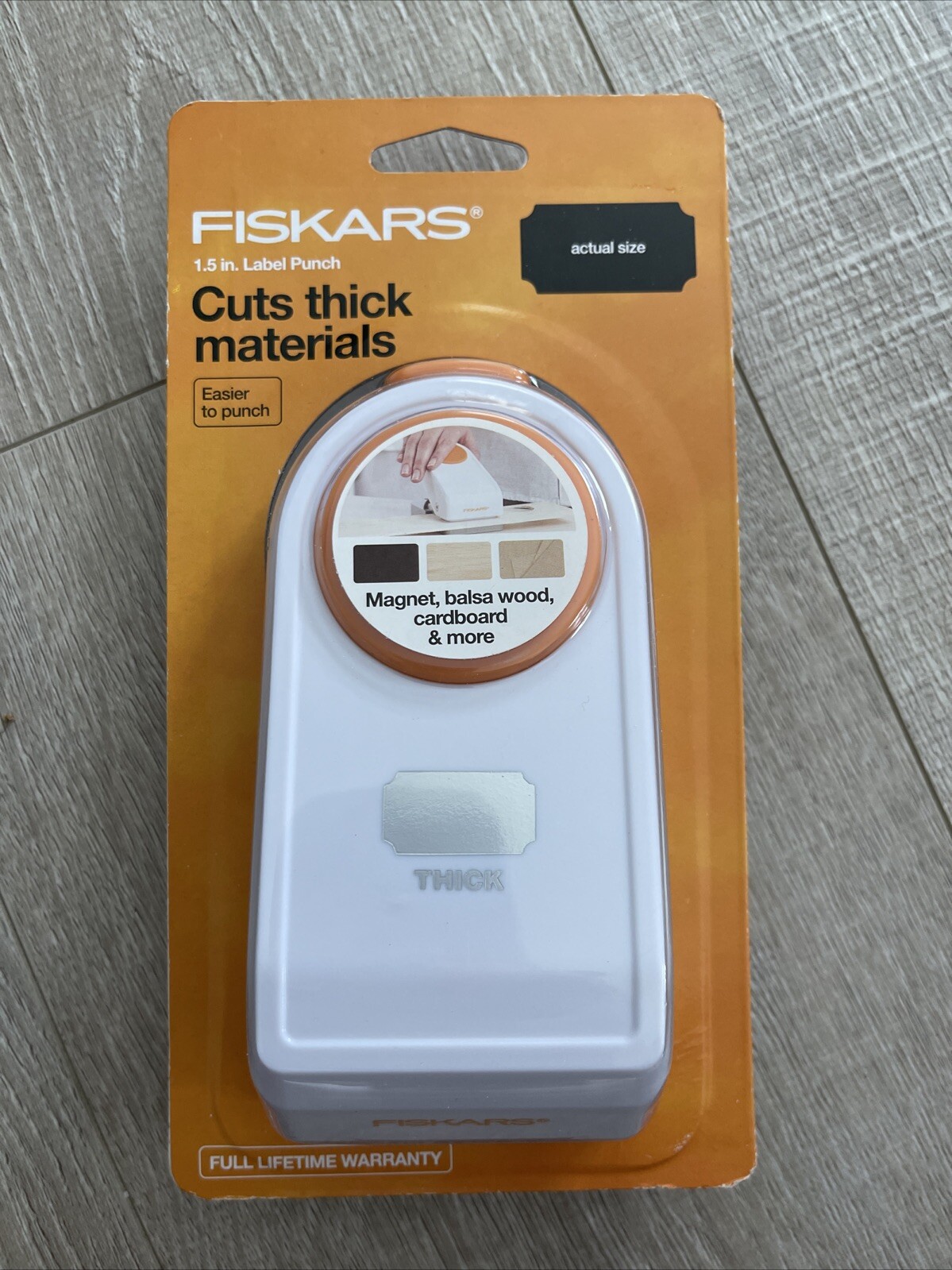 Fiskars 107230-1002 Cuts Thick Materials 1.5" Inch Label Shape Punch - BRAND NEW