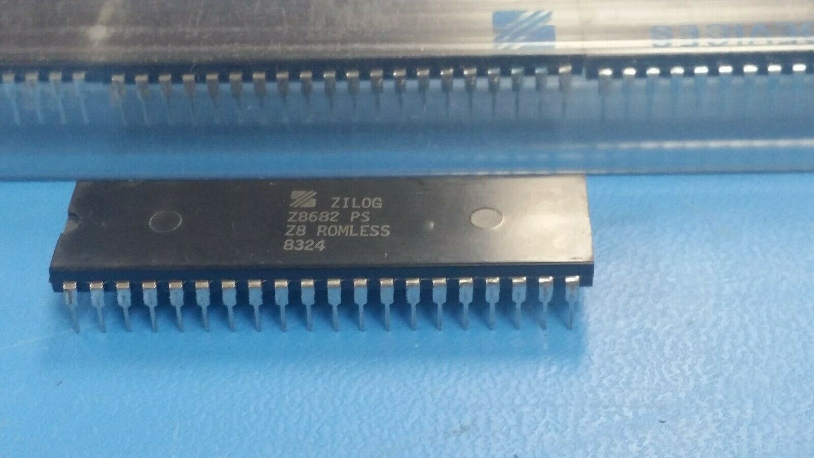 (5 PCS) Z8682PS ZILOG Microcontroller, ROMless, 8-Bit, Z8 CPU, 8MHz, MOS, PDIP40