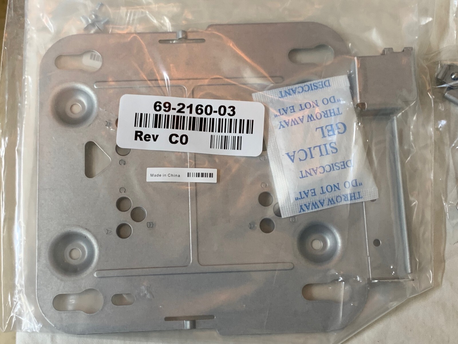 Cisco access point AIR-CAP1702I-B-K9 w/install brackets (both)