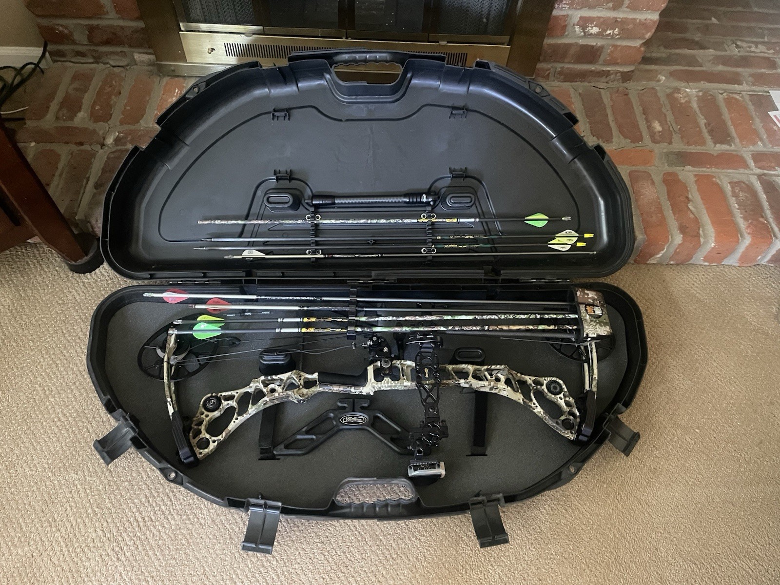 Loaded Mathew's Halon 32 Bow (60-70 Ibs & 29in. Draw, RH) w/ Case & Accessories