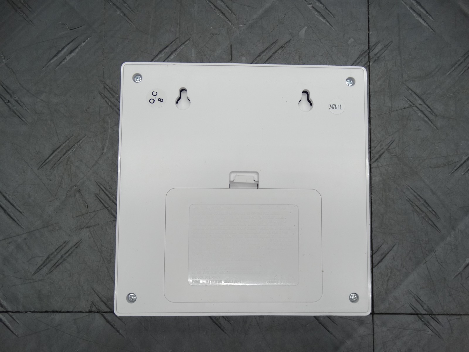 Defiant Wireless Doorbell Kit Chime & Push Button 18000315