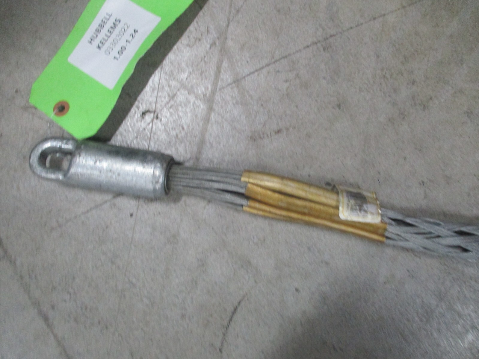HUBBELL KELLEMS 03302022 52" PULLING GRIP 1.00-1.24", U0411