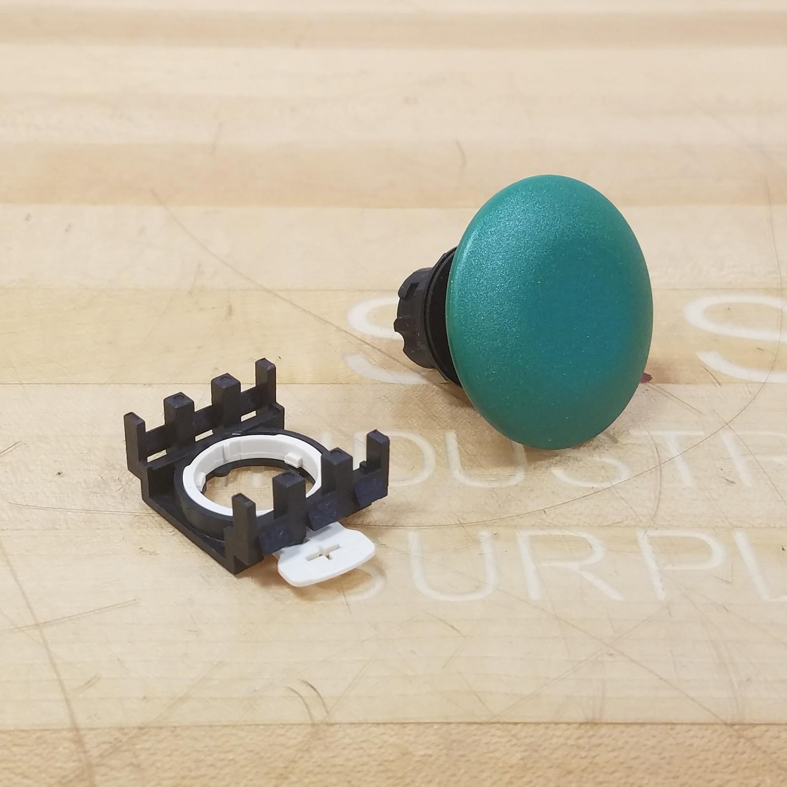 Cutler Hammer E22JP3 Series A1 Mushroom Push Button 50mm Momentary - NEW