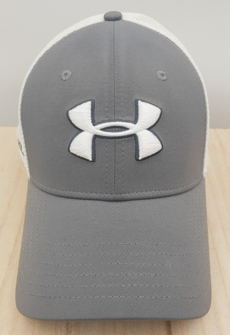 Under Armour Golf Gray/White Fitted Mesh Hat Cap Classic Fit M/L Embroidered