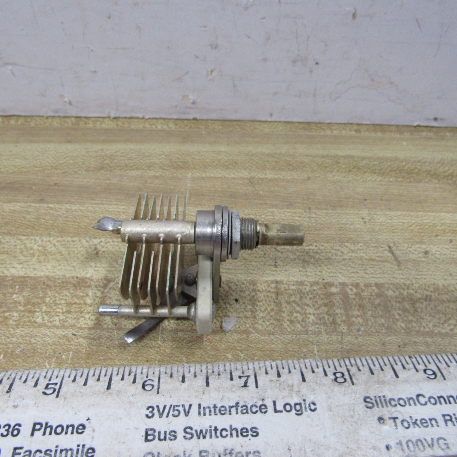 VARIABLE CAPACITOR  20 pF 7 to 21 pF 1/4 in shaft