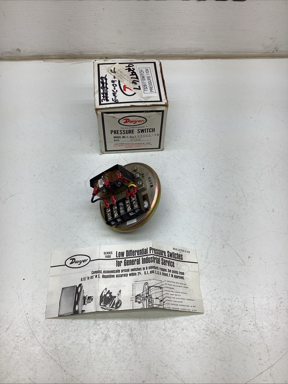 Dwyer Low Differential Pressure Switch 24 190035-10 NIB