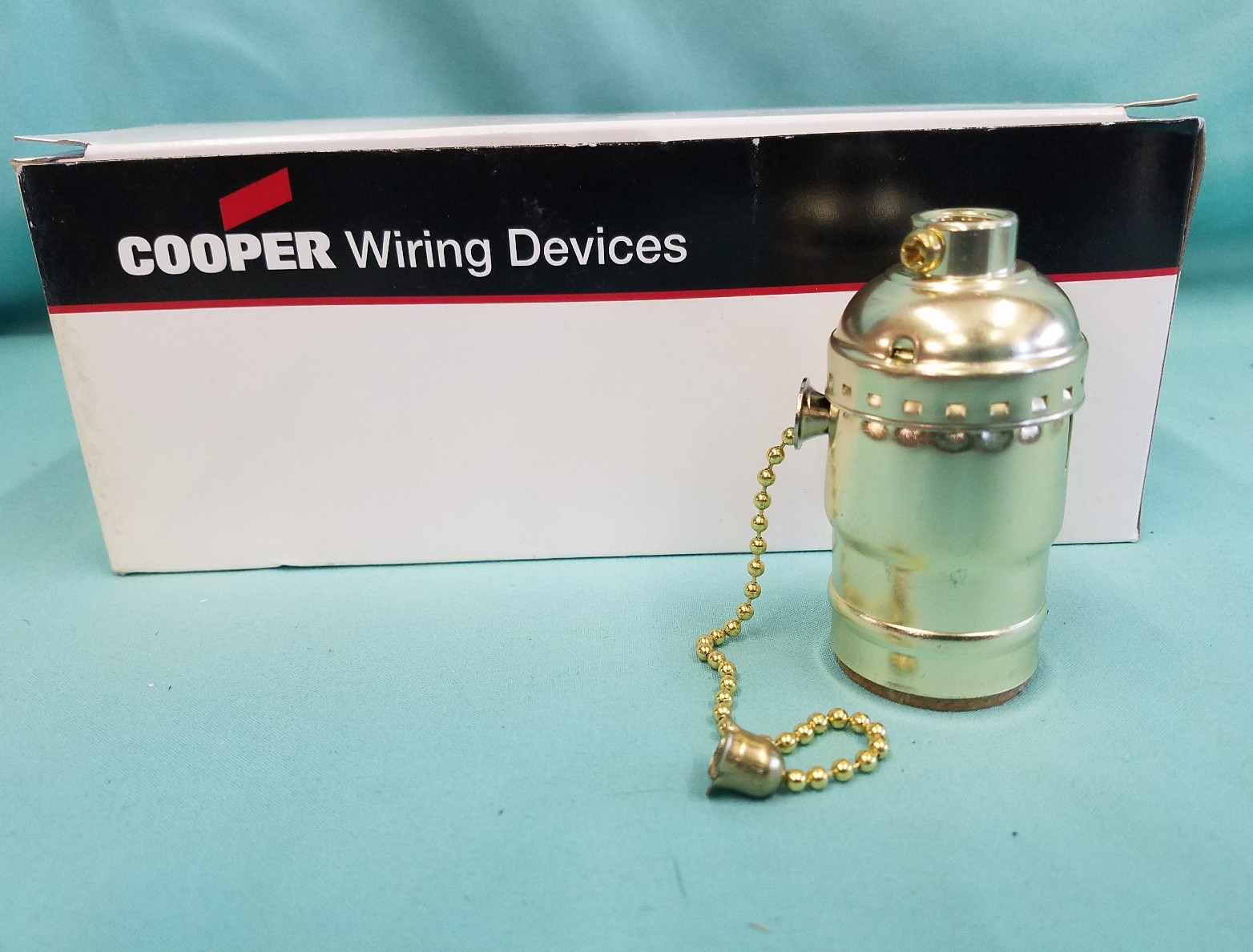 1 Cooper Wiring 980ABD BRASS  Pull Chain LAMPHOLDER  Socket Medium Base  NEW