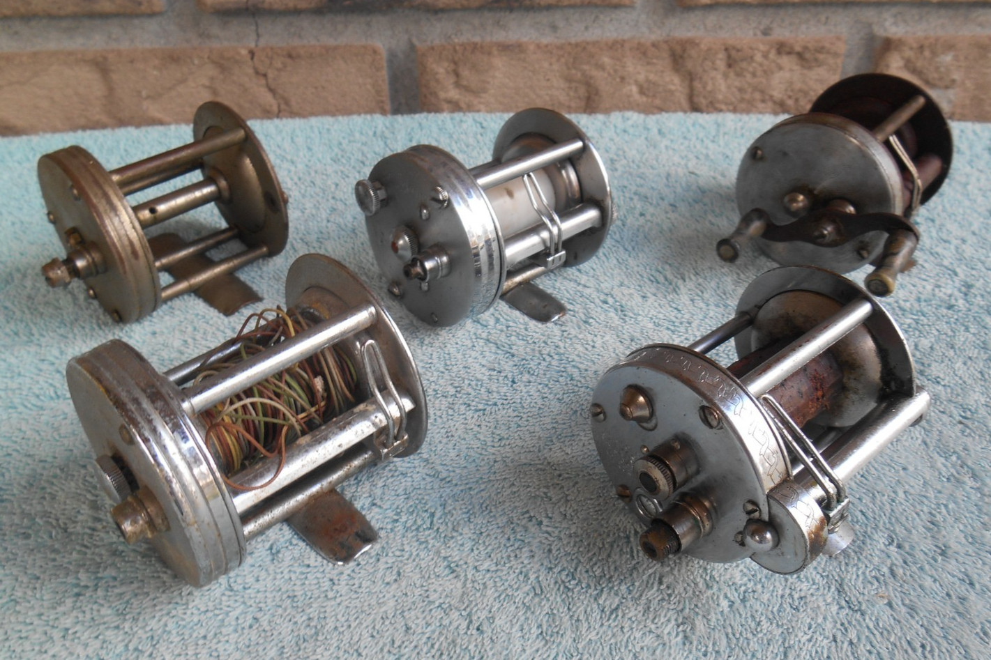 LOT OF 5 VINTAGE BAIT CASTER FISHING REELS.  FOR PARTS OR REPAIR!