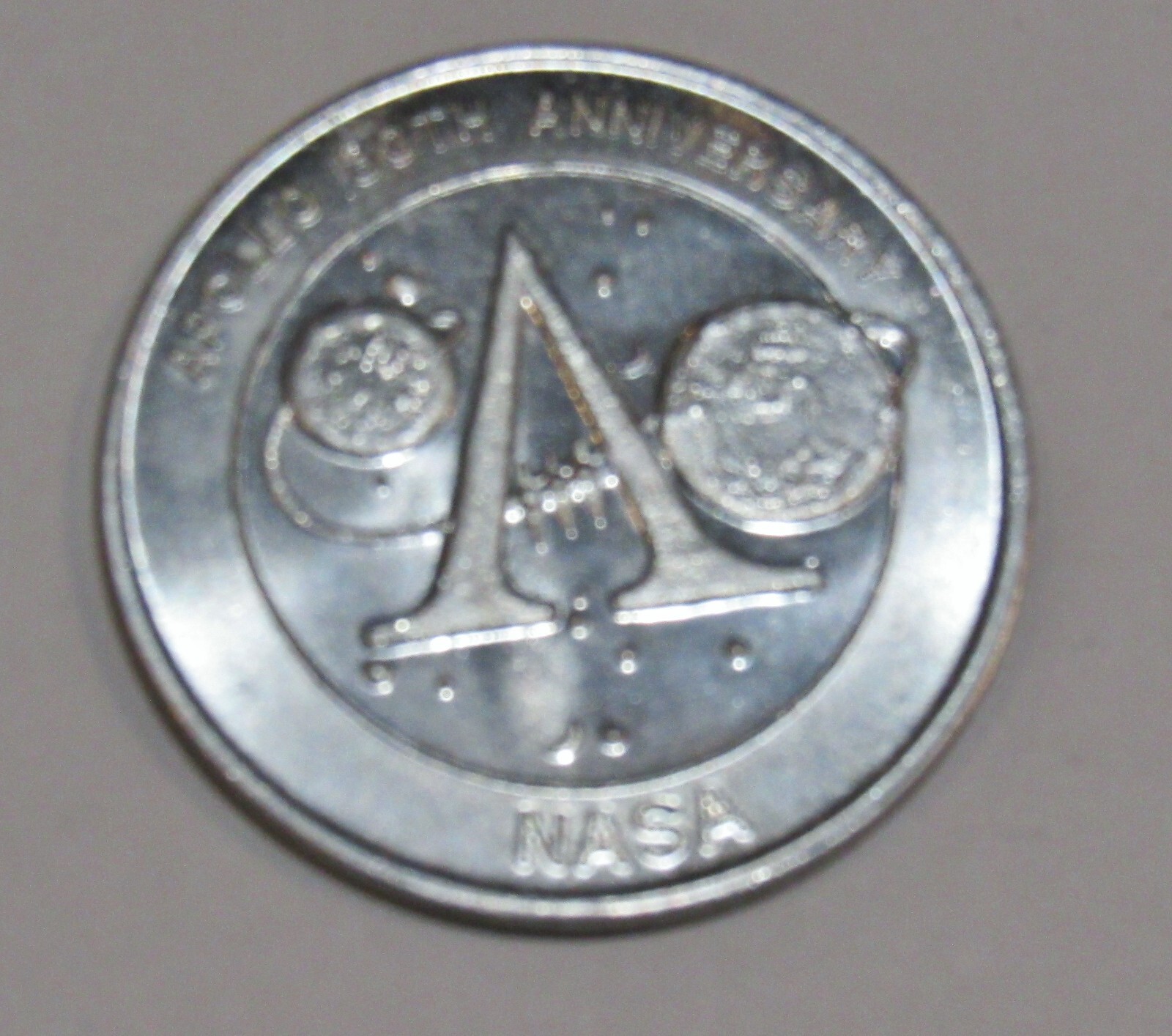 APOLLO 11 - 30TH ANNIVERSARY MEDALION - CONTAINS METAL FROM A SATURN V LAUNCH TO