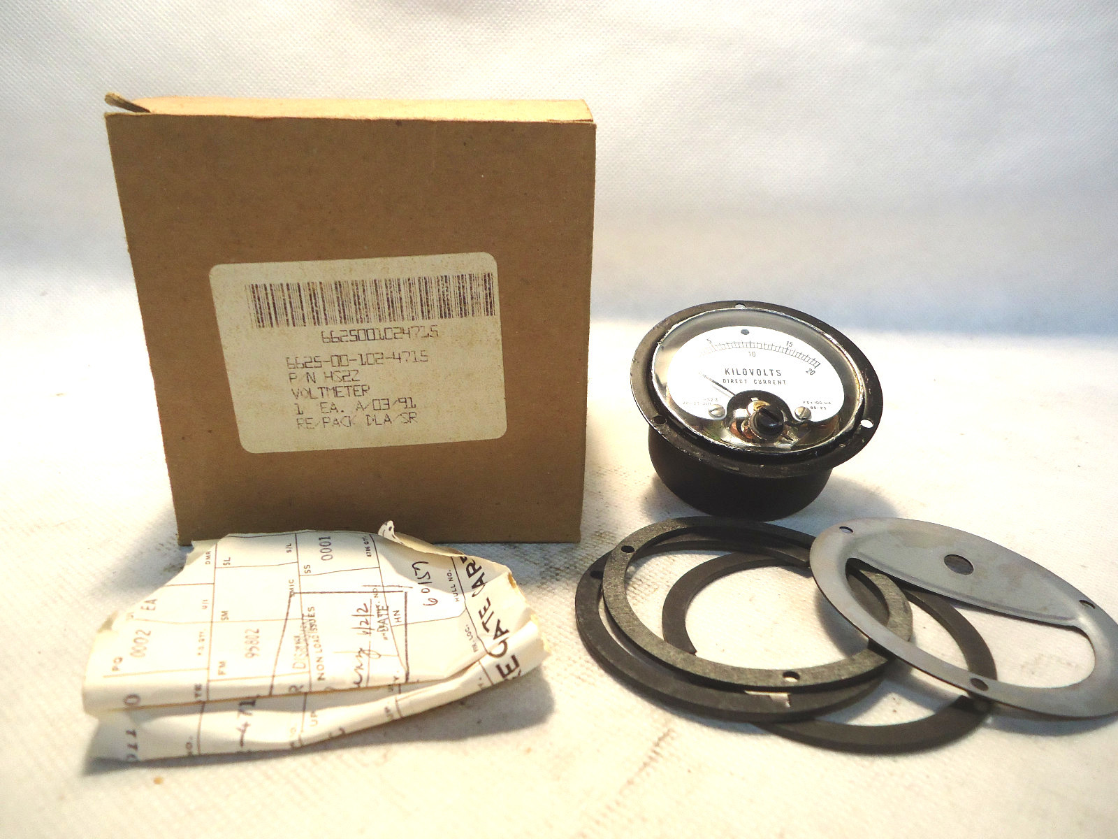 NEW IN  BOX VOLTMETER P/N HS2Z 6625-00-102-4715