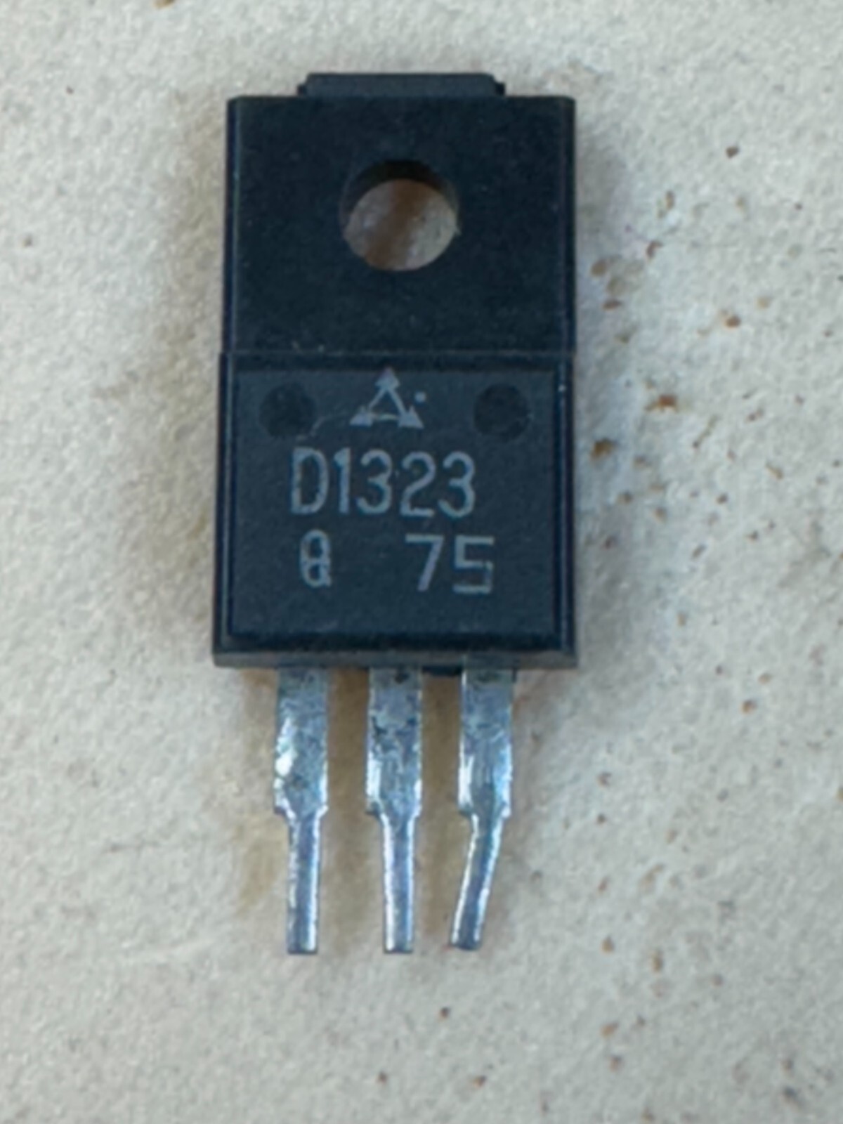 2 Pieces | 2SD1323 NPN triple diffusion planar type Darlington