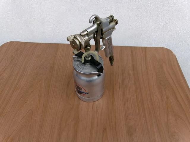 DEVILBISS TYPE MBC PAINT SPRAY GUN WITH BINKS CANISTER # 30 TIP FREE SHIPPING