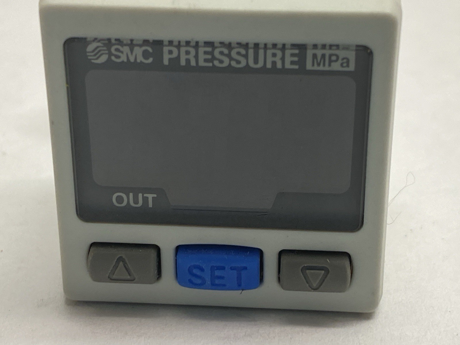 SMC ISE30-C4L-65 High Precision Digital Pressure Switch 12-24VDC