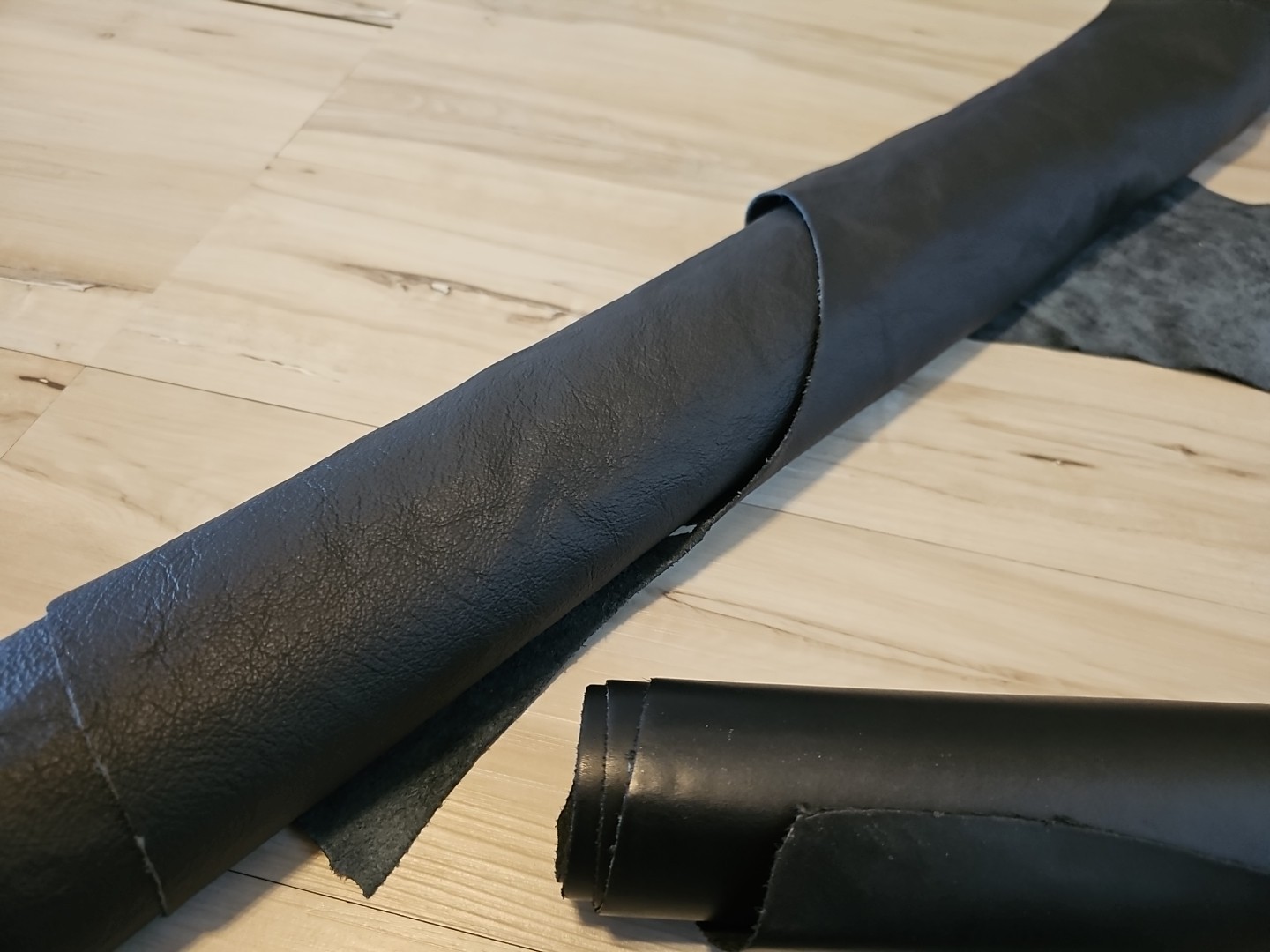 2-3oz MATTE JET BLACK CRACKLE GRAIN UPHOLSTERY LEATHER HIDE PANEL,12x12x24 27+sf