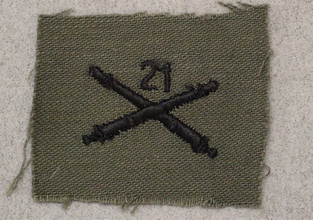 Army Officer Cloth Collar Insignia: 21st Artillery - subdued