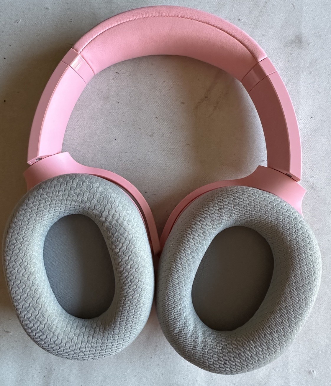 Razer Barracuda Wireless Over-Ear Gaming Headset Quartz Pink