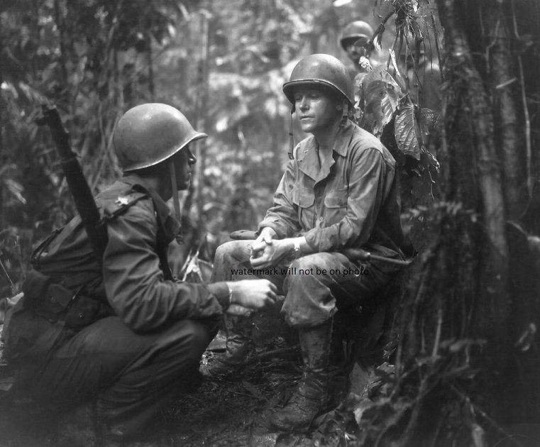 Marines discuss battle plans on New Georgia 8"x 10" World War II Photo 276