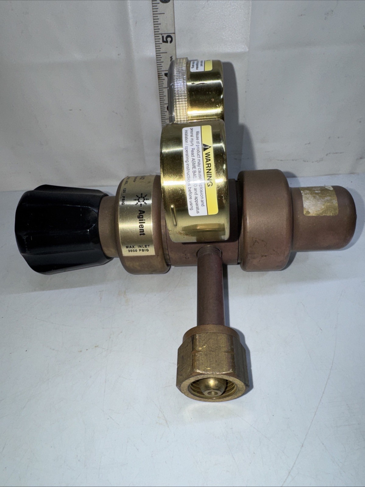 AGILENT 5183-4642 MULTI-STAGE REGULATOR. Placarded "Hydrogen”