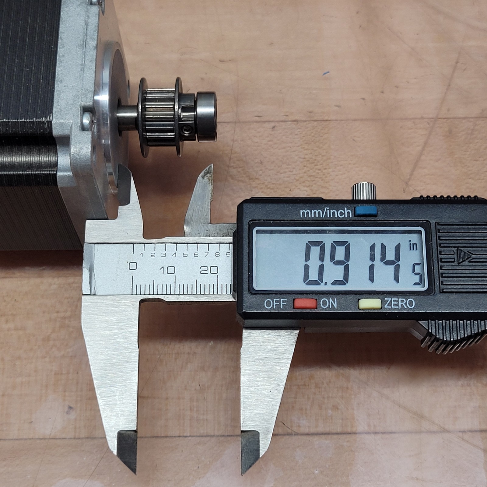 TS3643N9 Step Motor Encoder, 2.3V, 3A, 200S/R, 200C/T - USED