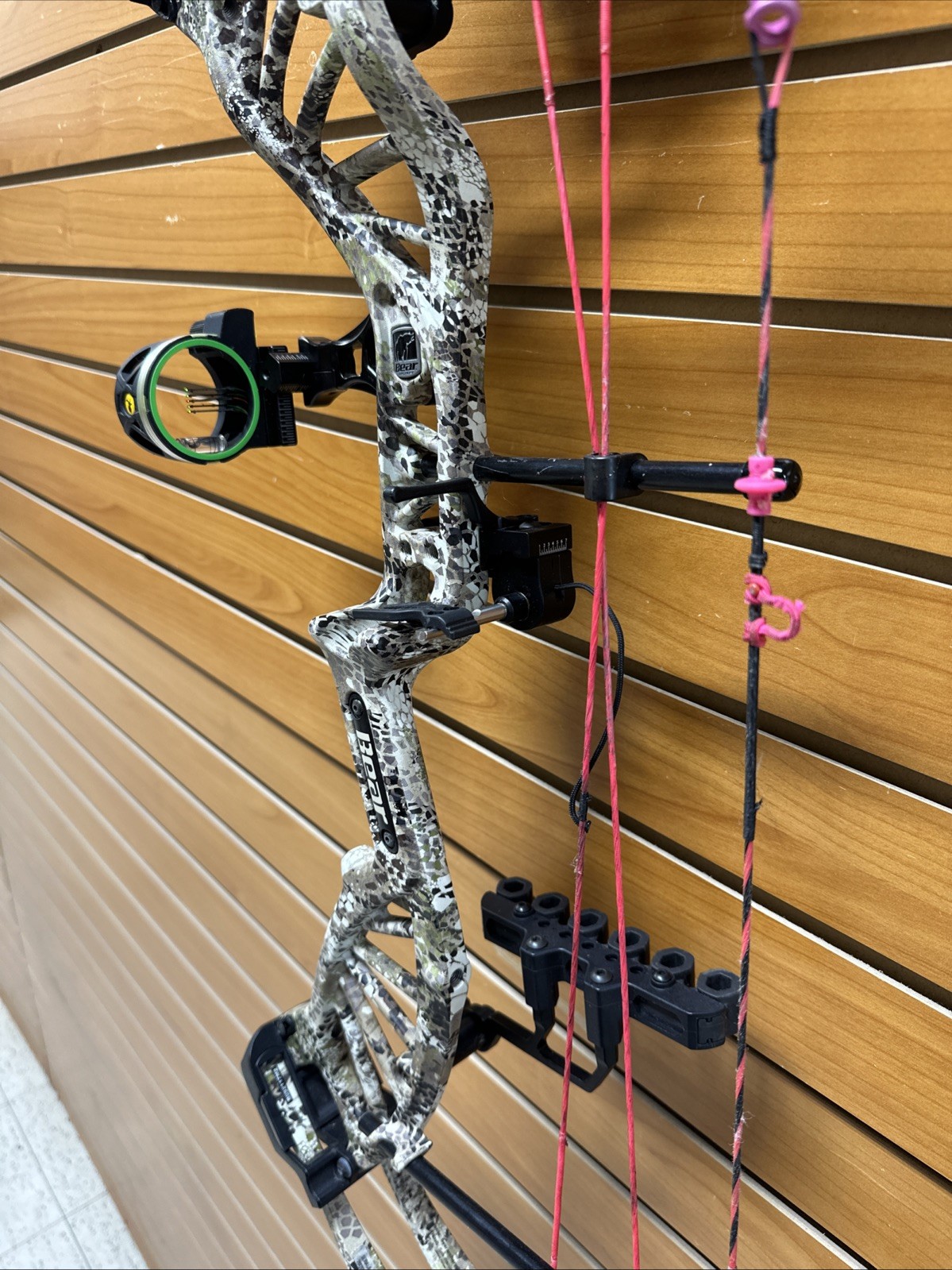 Bear Archery Approach HC Compound Bow - RH - 70# Max - Legend Series